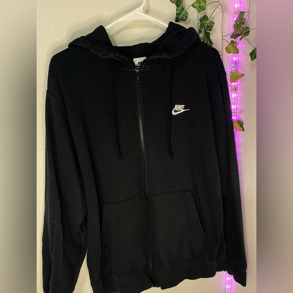 Nike Noir: Sleek Black Zip-Up Hoodie for Sporty Style